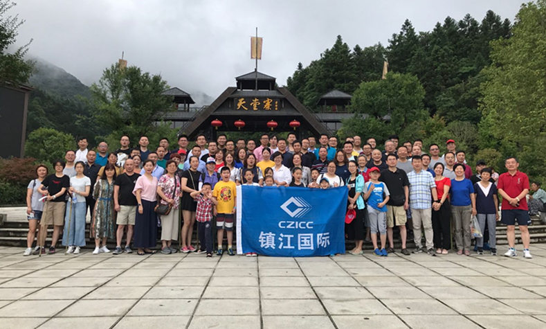 Das Unternehmen Organisierte die dreitägige Reise durch Tiantangzhai in Anhui